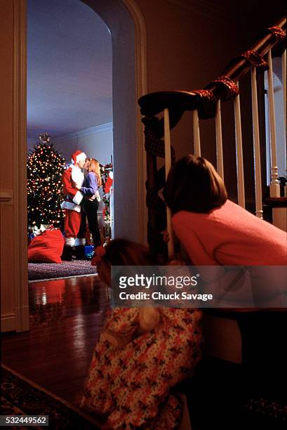 i saw mommy kissing santa claus - naughty santa 個照片及圖片檔