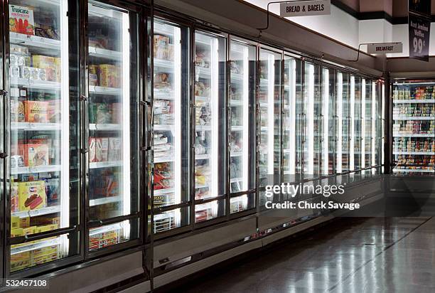 froozen foods in a supermarket - frigorifero foto e immagini stock