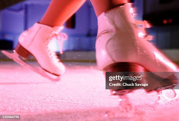 female figure skates - patinagem artística imagens e fotografias de stock