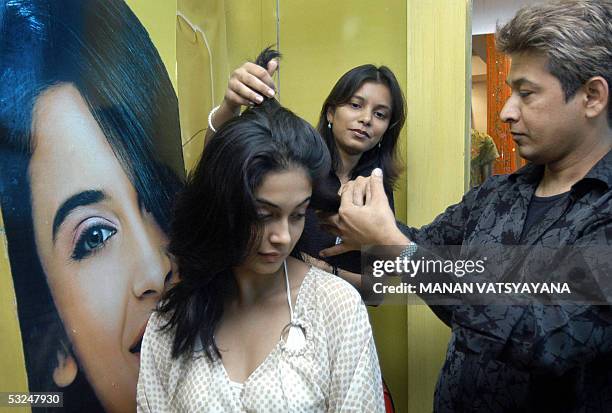 Indian Hair stylist Jawed Habib works on model Sarah Jane's hair at the launch of Sunsilk Natural Shampoo's new product Sunsilk Velvety Soft in New...