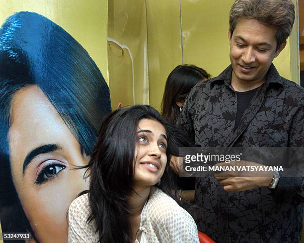 Indian Hair stylist Jawed Habib works on model Sarah Jane's hair at the launch of Sunsilk Natural Shampoo's new product Sunsilk Velvety Soft in New...