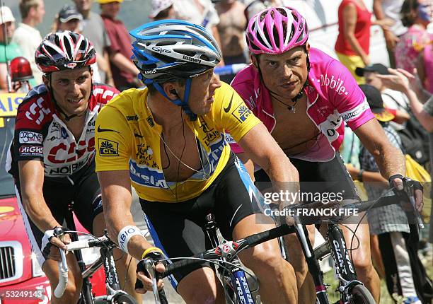 Yellow jersey US Lance Armstrong , watches German Jan Ullrich as he is followed by Italian Ivan Basso during the 15th stage of the 92nd Tour de...