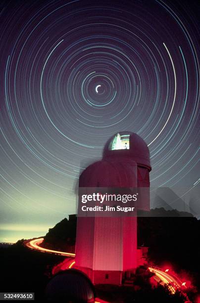 star trails over kit peak - kitt peak observatorium stockfoto's en -beelden