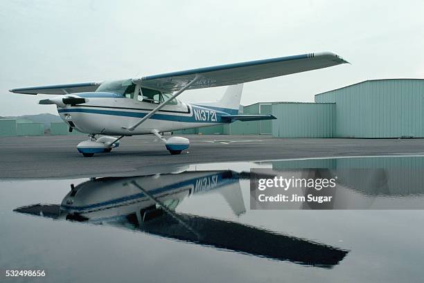 cessna 172 skyhawk - cessna 172 stock pictures, royalty-free photos & images