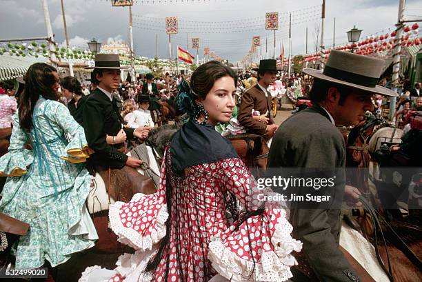 revelers at feria de abril - feria de abril fotografías e imágenes de stock