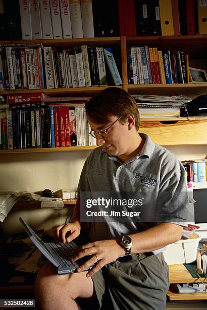 linus torvalds typing on laptop computer - linus torvalds fotografías e imágenes de stock