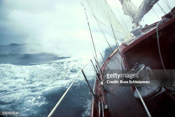 yacht sailing in rough seas - a boat on the ocean stock pictures, royalty-free photos & images