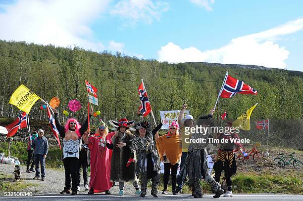 2nd Arctic Race Norway 2014 / Stage 2 Illustration Illustratie / Landscape Paysage Landschap/ Fans Supporters Public Publiek Spectators / Flag/...