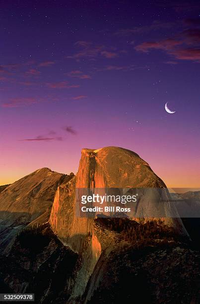 half dome at twilight - yosemite valley - fotografias e filmes do acervo