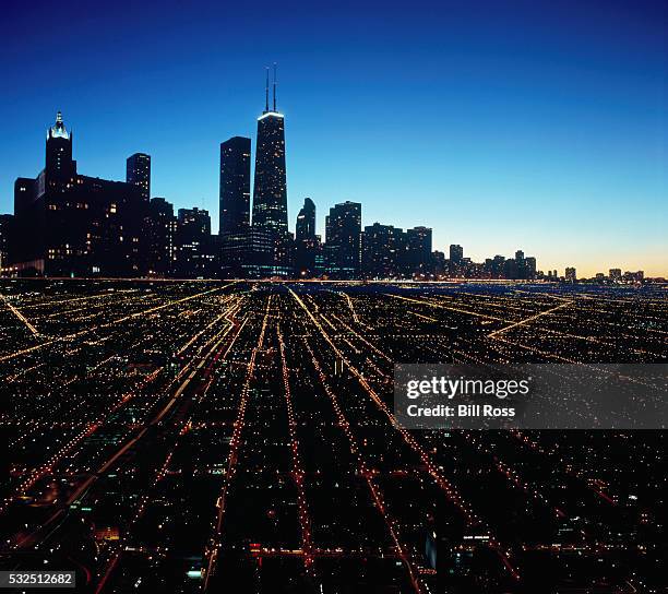 chicago skyline at twilight - chicago illinois skyline stock pictures, royalty-free photos & images