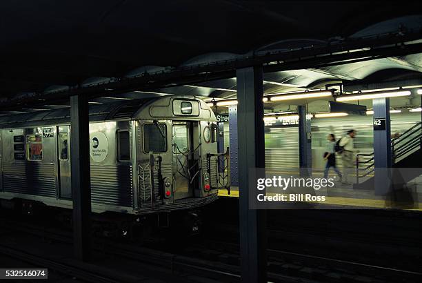 new york subway station - vintage commute with the new york city subway stock pictures, royalty-free photos & images