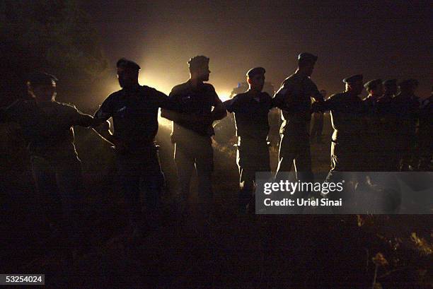 gaza pullout opponents join mass rally in israel - israel gaza stock pictures, royalty-free photos & images
