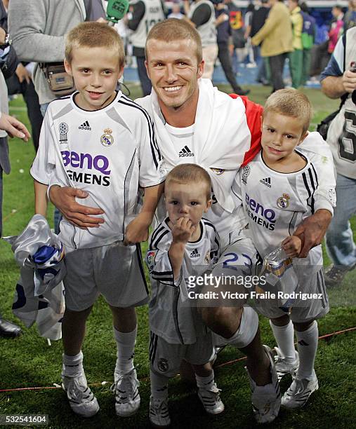 Junio 2007, Madrid, Spain --- David Beckham of England poses with his children Cruz, Romeo and Brooklyn during his last match as Real Madrid player...
