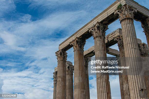 temple of olympian zeus - capodanno fotografías e imágenes de stock