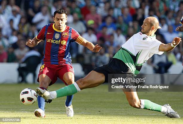 August 2010, Santander, Spain --- Xavi Hernandez of FC Barcelona and Gonzalo Colsa of Racing de Santander fight for the ball during their Spanish...