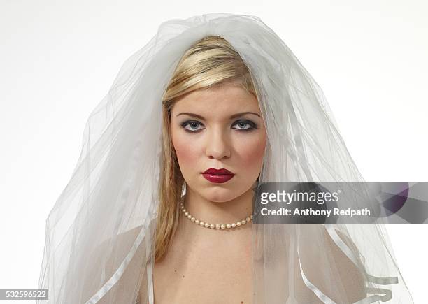 sad bride - wedding veil - fotografias e filmes do acervo