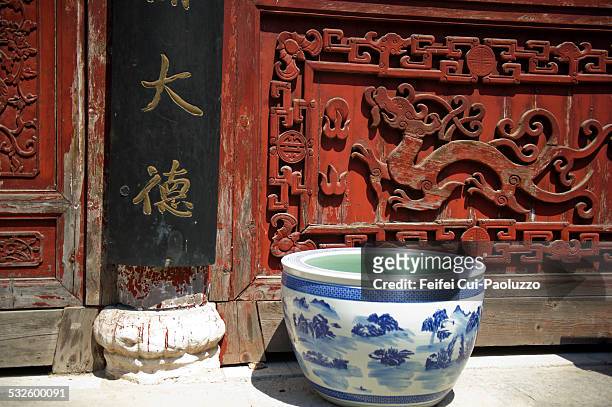 chinese ceramics - wuhan photos et images de collection