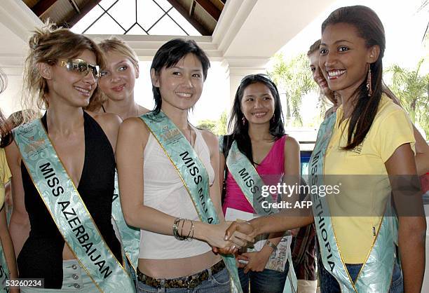 Miss Tourism Ethiopia Dina Fekuda Mosissa shakes hands with Miss Tourism Malaysia Goey Yuthing in Miri, Sarawak, Malaysian Borneo, 19 July 2005,...