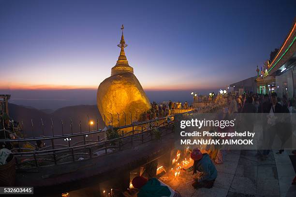 people pray at kyaiktiyo pagoda - kyaiktiyo pagoda stock pictures, royalty-free photos & images