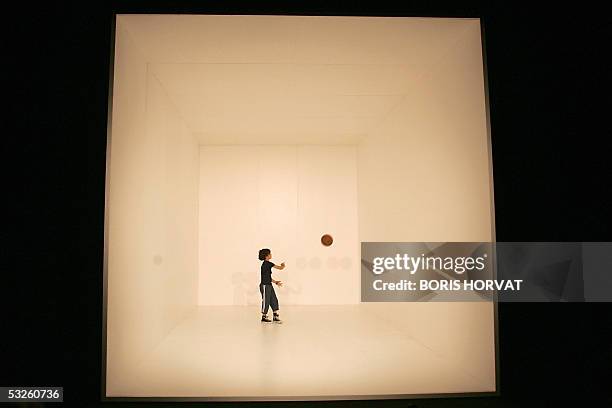 Italian Sebastiano Castellucci performs in "Crescita XII" directed by Italian Romeo Castellucci, 13 July 2005, during the Avignon Theatre Festival...