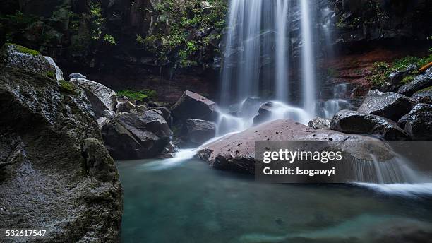 garden of rocks and water - isogawyi stock-fotos und bilder