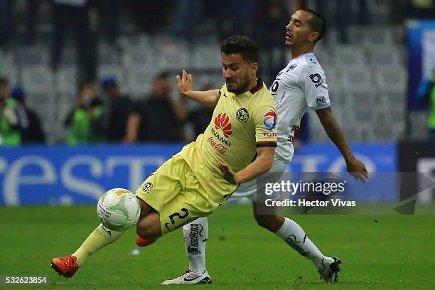 Jose Guerrero of America struggles for the ball with Edgar Castillo of Monterrey during the semi finals first leg match between America and Monterrey...