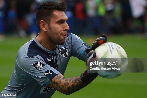 Jonathan Orozco of Monterrey warms up prior the semi finals first leg match between America and Monterrey as part of the Clausura 2016 Liga MX at...