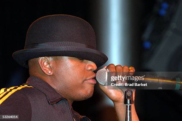 Musician Ne-Yo performs at the Shawn "Jay-Z" Carter Hosts Teen People Listening Lounge at the Canal Room on July 20, 2005 in New York City.