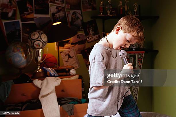 boy singing in his bedroom - boy singing stock-fotos und bilder