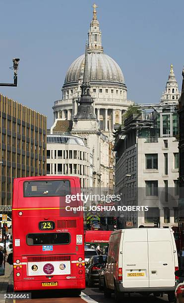 London, UNITED KINGDOM: Traffic backs up on Fleet Street after police closed Ludgate Hill near St. Paul's Cathedral in London, 21 July 2005, when a...