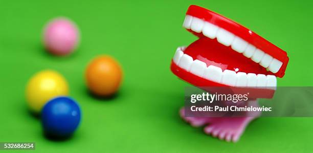 chattering teeth and gum balls - opwindspeeltje stockfoto's en -beelden