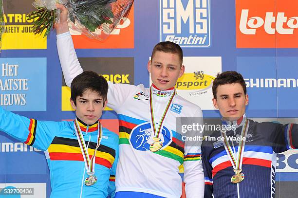 World Championships Koksijde 2012 / Juniors Podium / Wout VAN AERT / Mathieu VAN DER POEL / Quentin JAUREGUI / Celebration Joie Vreugde / WC /...