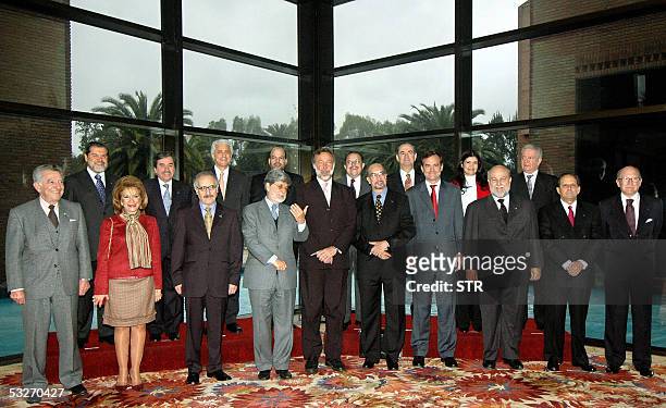 Los representantes del Grupo de Rio, posan para la foto oficial del encuentro en Buenos Aires, el 22 de julio de 2005. De I a D -adelante- Reinaldo...