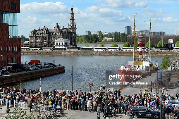 102th Scheldeprijs 2014 Illustration Illustratie / Peleton Peloton / MAS building Antwerpen City Harbour Port Haven Ville Stad / Landscape Paysage...