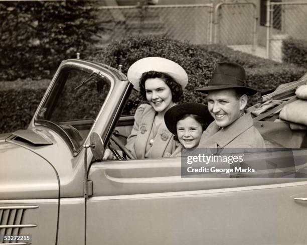 family taking a ride - 1950s father stock pictures, royalty-free photos & images