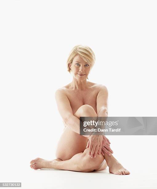 nude woman with arms crossed - nudity bildbanksfoton och bilder