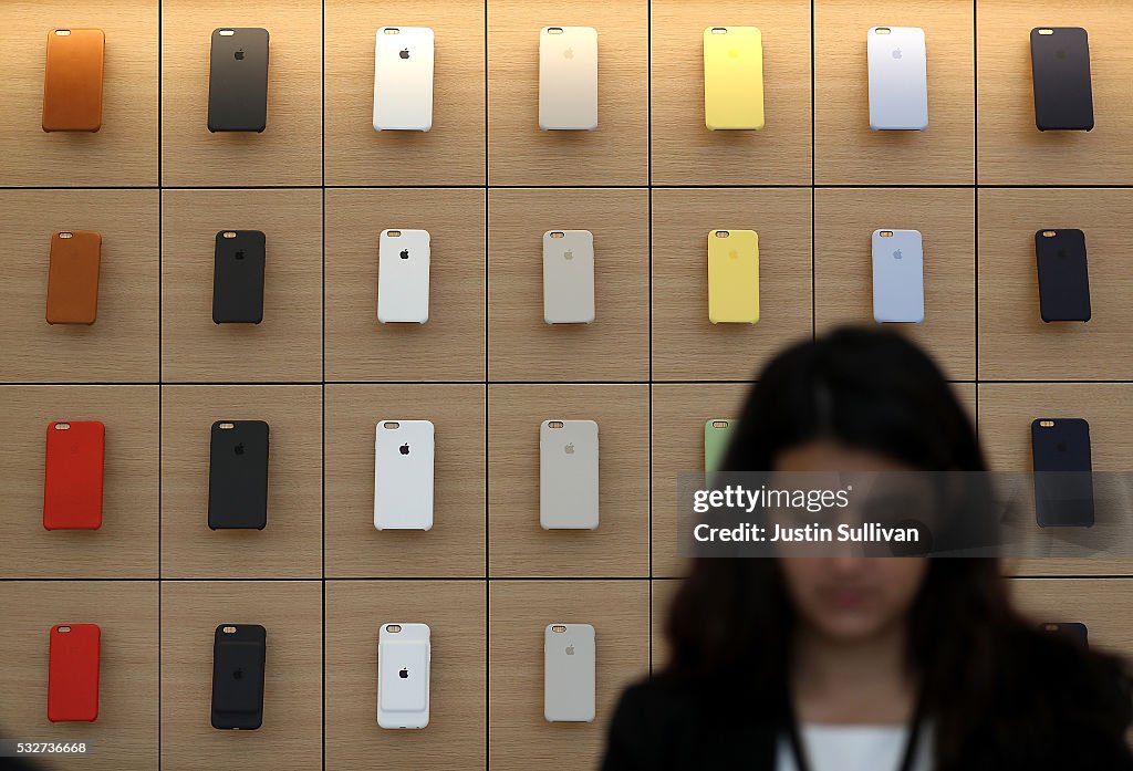 Apple Opens New Flagship Store In San Francisco