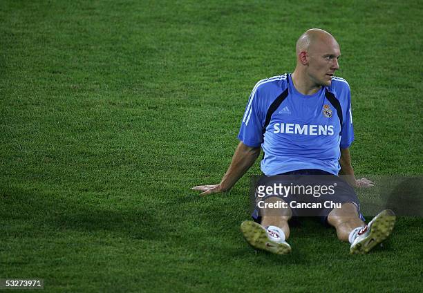 Real Madrid's Thomas Gravesen takes a break at the end of a training session with his teammates at the Teda Stadium on July 22, 2005 in Tianjin,...