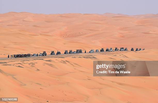 1th Abu Dhabi Tour 2015 / Stage 1 Illustration Illustratie/ Peloton Peleton/ Landscape Paysage/ Desert/ Sand/ Qasr Al Sarab - Madinat Zayed / The...