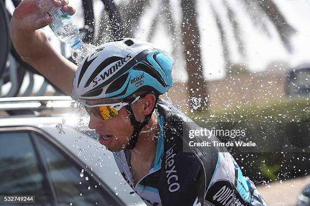 1th Abu Dhabi Tour 2015 / Stage 3 WISNIOWSKI Lukasz / Illustration Illustratie / Refreshment Water Eau Heat Ravitaillement Bevoorrading / Al Ain -...