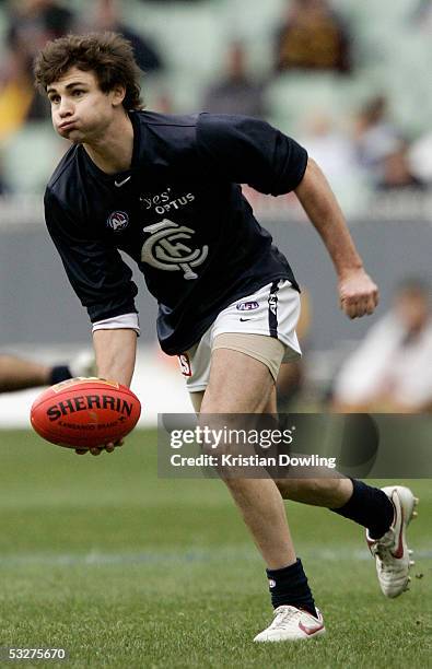 Troy Longmuir for the Blues in action during the round seventeen AFL match between the Hawthorn Hawks and Carlton Blues at the MCG on July 23, 2005...