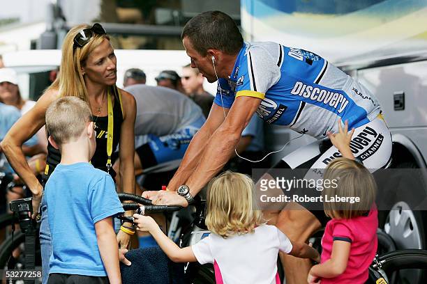 Lance Armstrong of the USA riding for the Discovery Channel cycling team with his children Luke, Grace and Isabella and girlfriend Sheryl Crow before...