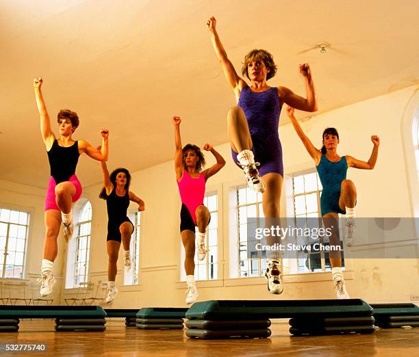 Exercise Step Inmage Aerobic Step Exercise Stock-Fotos und Bilder - Getty Images