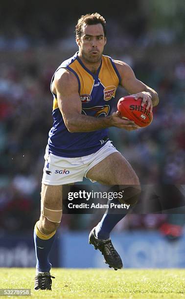 Drew Banfield of the Eagles in action during the round 17 AFL match between the Sydney Swans and the West Coast Eagles at the Sydney Cricket Ground...