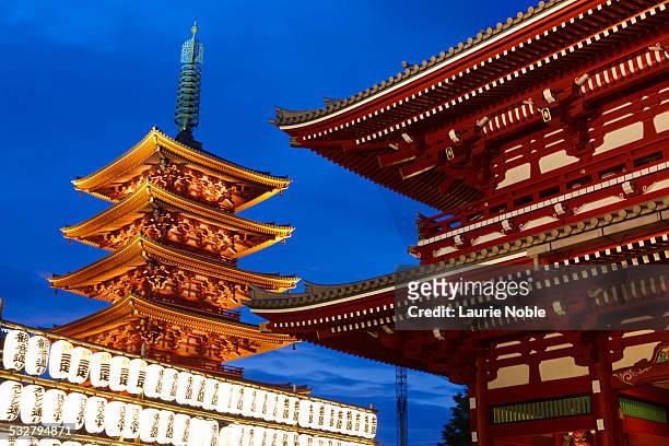 lanterns, treasury gate, pagoda of senso-ji temple - tokyo temple stock pictures, royalty-free photos & images