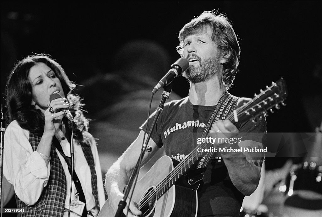 American singers Rita Coolidge and Kris Kristofferson perform 'Fallen
