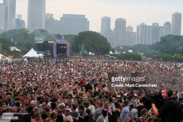 Les Claypool performs with Primus live in front of a large crowd in concert at Lollapalooza 2005 day one July 23, 2005 in Chicago, Illinois.