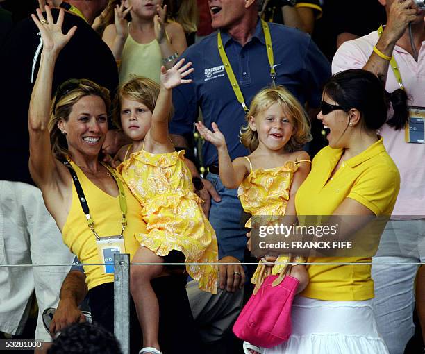 Lance Armstrong's girlfriend US pop singer Sheryl Crow, his two daughters and an unidentified nanny cheer in the stands on the Champs Elysees the...