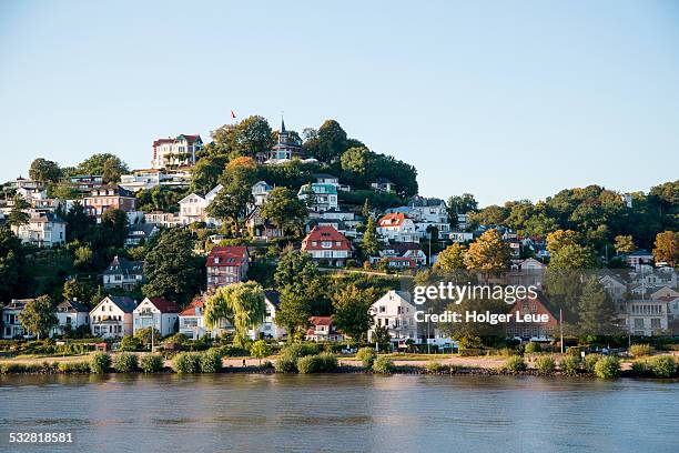 houses along elbe river at blankenese - riverbank house stock pictures, royalty-free photos & images
