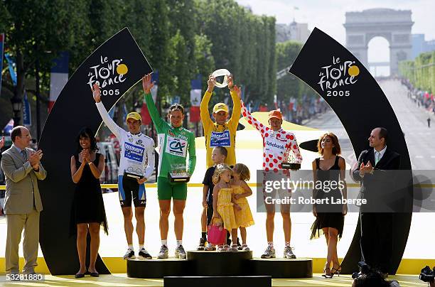 Yaroslav Popovych of Ukraine riding for the Discovery Channel Team, Thor Hushovd of Norway riding for the Credit Agricole team, Lance Armstrong of...